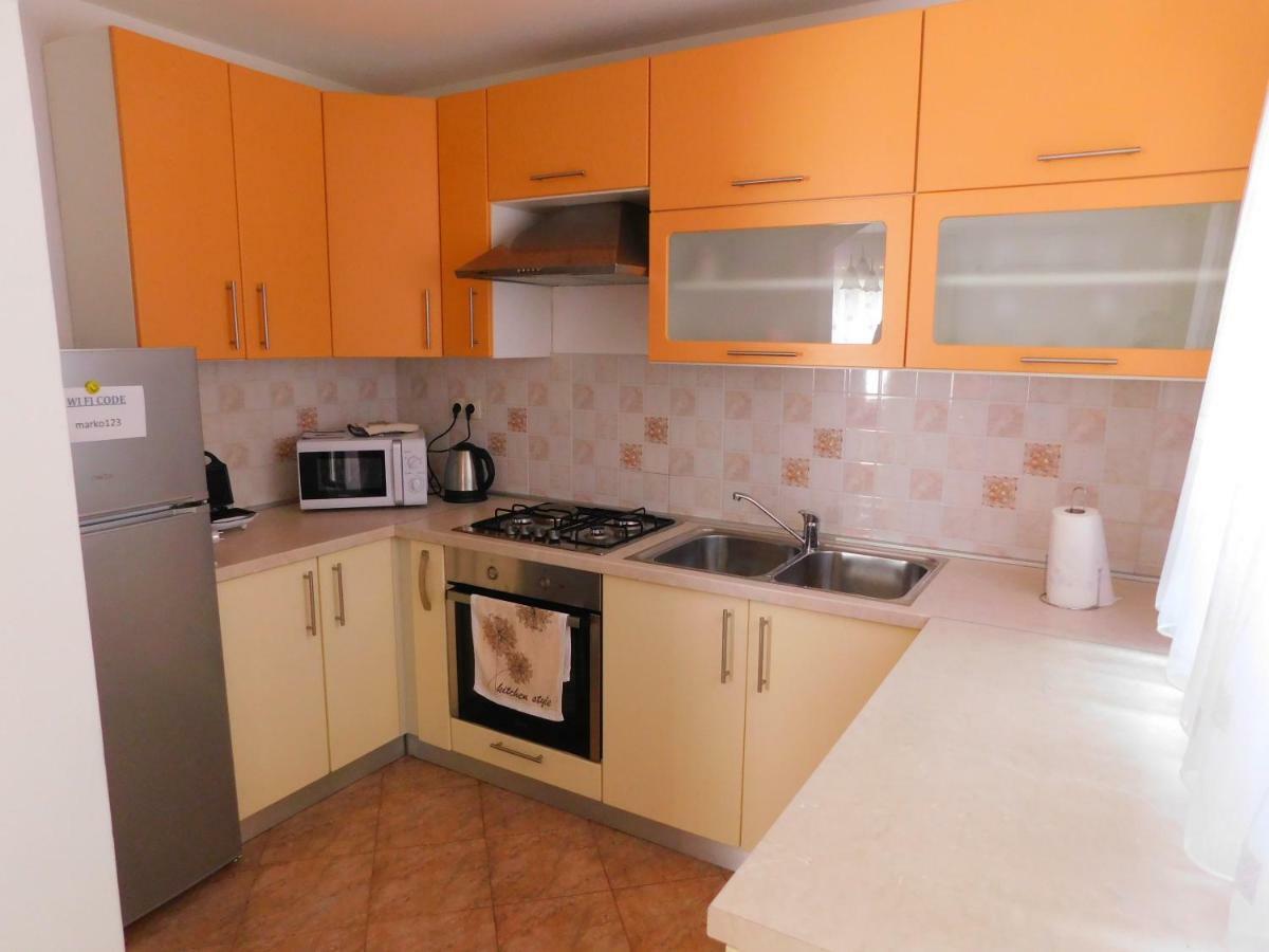 Apartment Petrovic Слуни Экстерьер фото