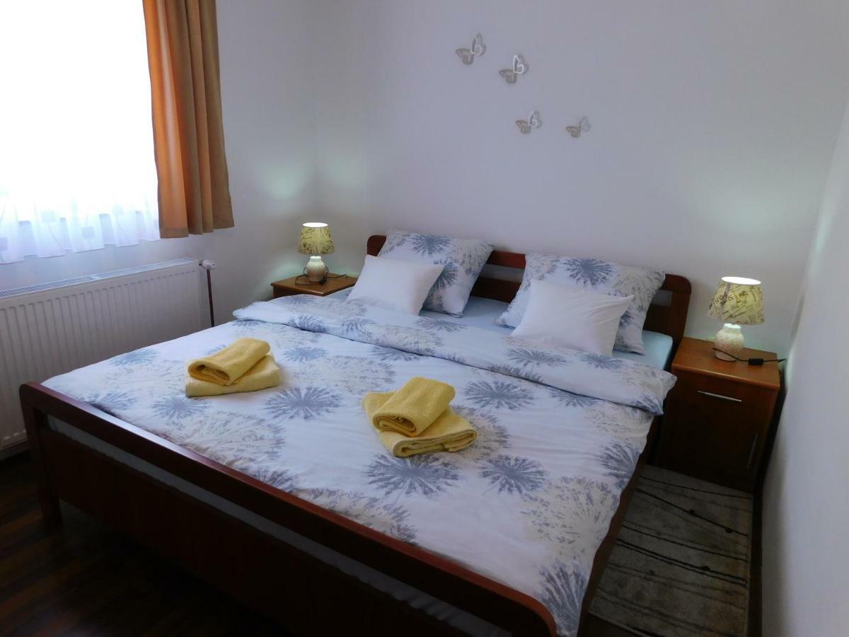 Apartment Petrovic Слуни Экстерьер фото